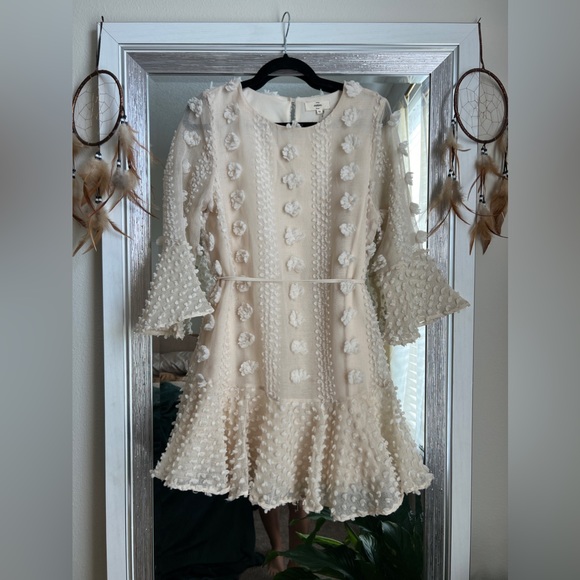 entro Dresses & Skirts - Boutique cream dress